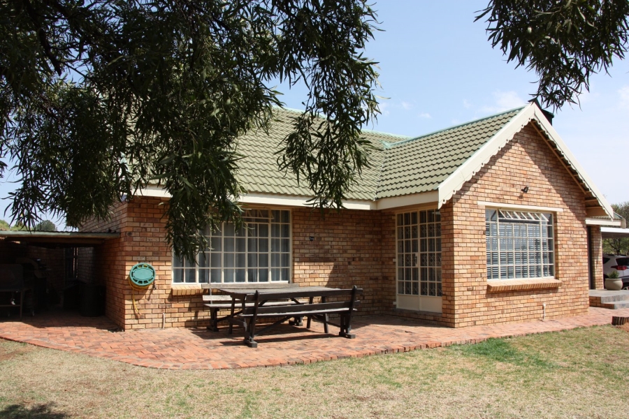 3 Bedroom Property for Sale in Langenhovenpark Free State